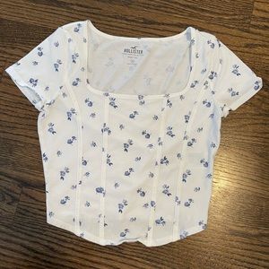 New without tags hollister tee